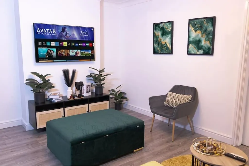 A Cosy, Elegant 3 Bed Suite Leeds  Leeds (West Yorkshire)