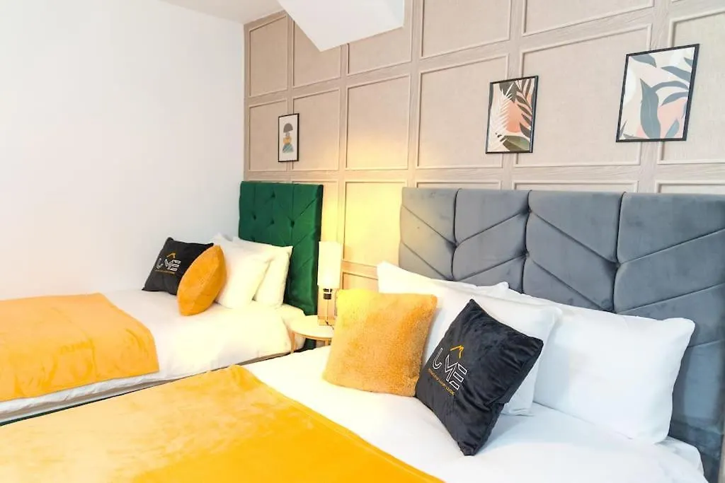 A Cosy, Elegant 3 Bed Suite Leeds  Leeds (West Yorkshire)