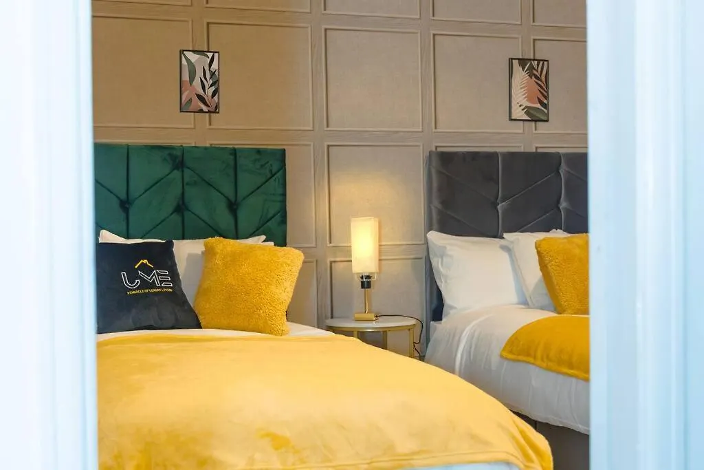 A Cosy, Elegant 3 Bed Suite Leeds  United Kingdom