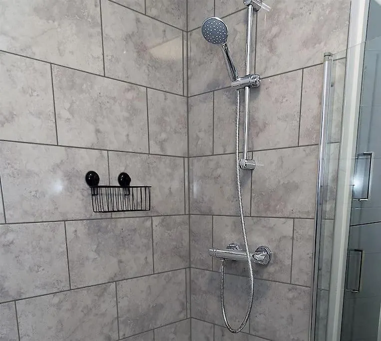 A Cosy, Elegant 3 Bed Suite Leeds