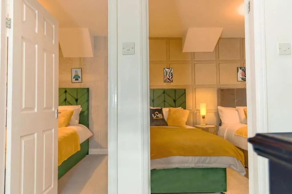 Apartment A Cosy, Elegant 3 Bed Suite Leeds  United Kingdom