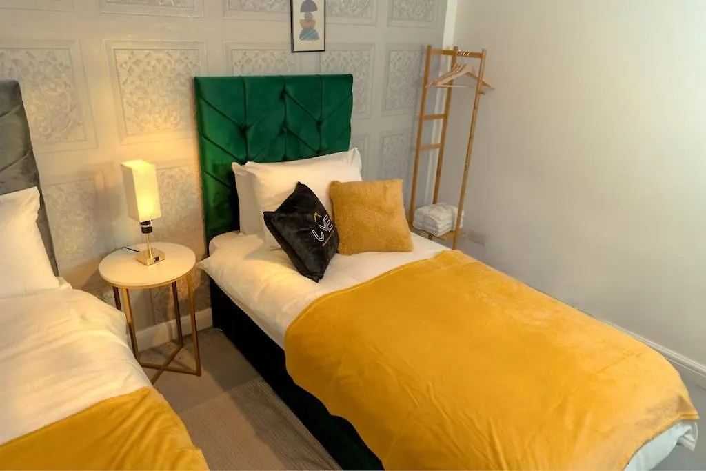 A Cosy, Elegant 3 Bed Suite Leeds  United Kingdom